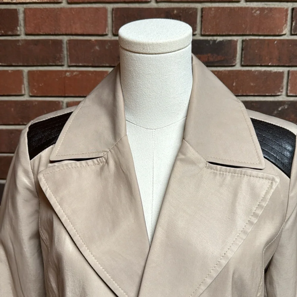 Via Spiga Water Repellent Tan Trench Coat size Medium